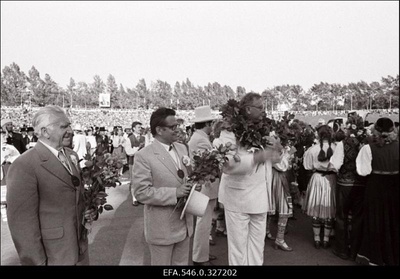 XII Üldtantuspidu  similar photo