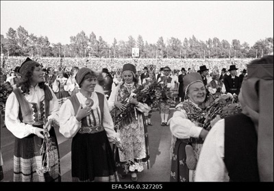 XII Üldtantuspidu  similar photo