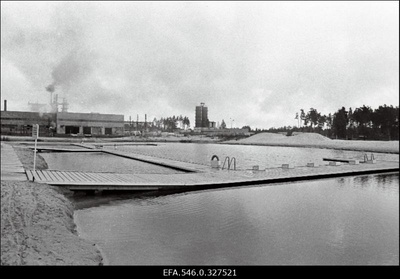 Vaade Palivere Ehitusmaterjalide Tehase ujulale endises liivakarjääris.  similar photo