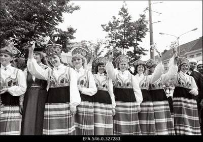 Tantsupidu.  similar photo