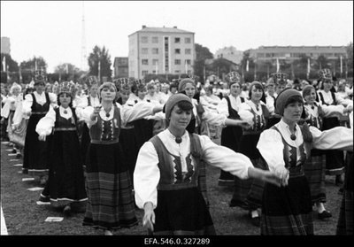 Tantsupidu.  duplicate photo