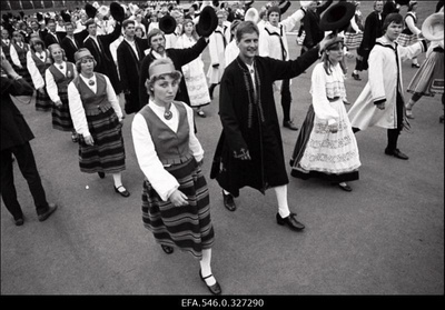 Tantsupidu.  similar photo