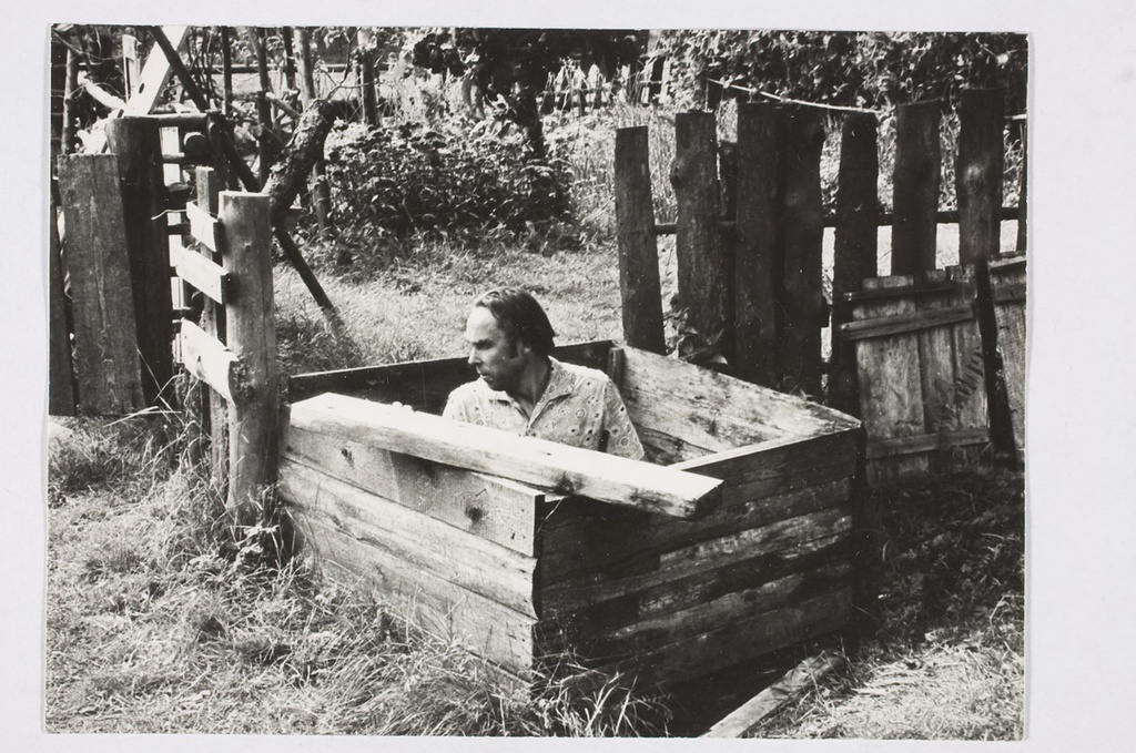Andrius Zeberg (sünd. 1936) kaevu parandamas, liivlane.
