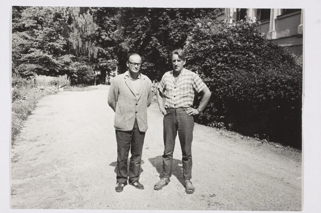 Ed. Vääri ja J. Linnus Talsi linnapargis.