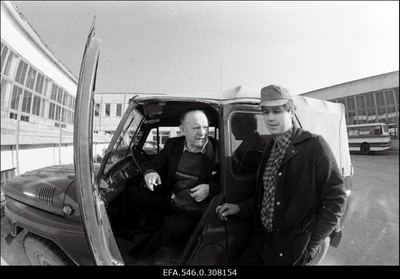 Halinga kolhoosi tehnokeskuse hoovis.  similar photo