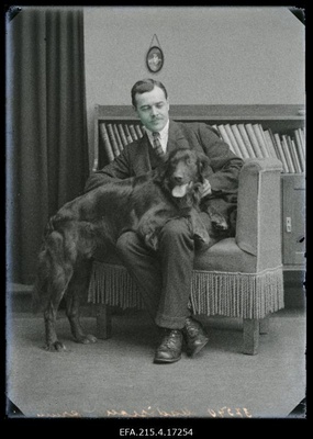 Madisson koeraga.  similar photo