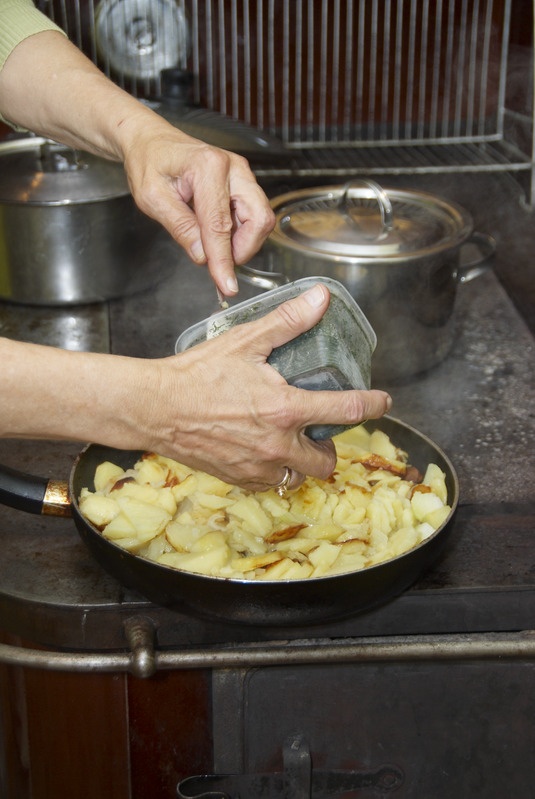Külmutatud tilli lisamine praekartulitele