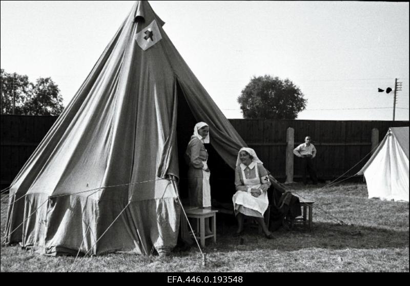 Punase Risti esmaabitelk põllumajandusnäitusel Tallinna Eesti Põllumeeste Seltsi näituseväljakul.