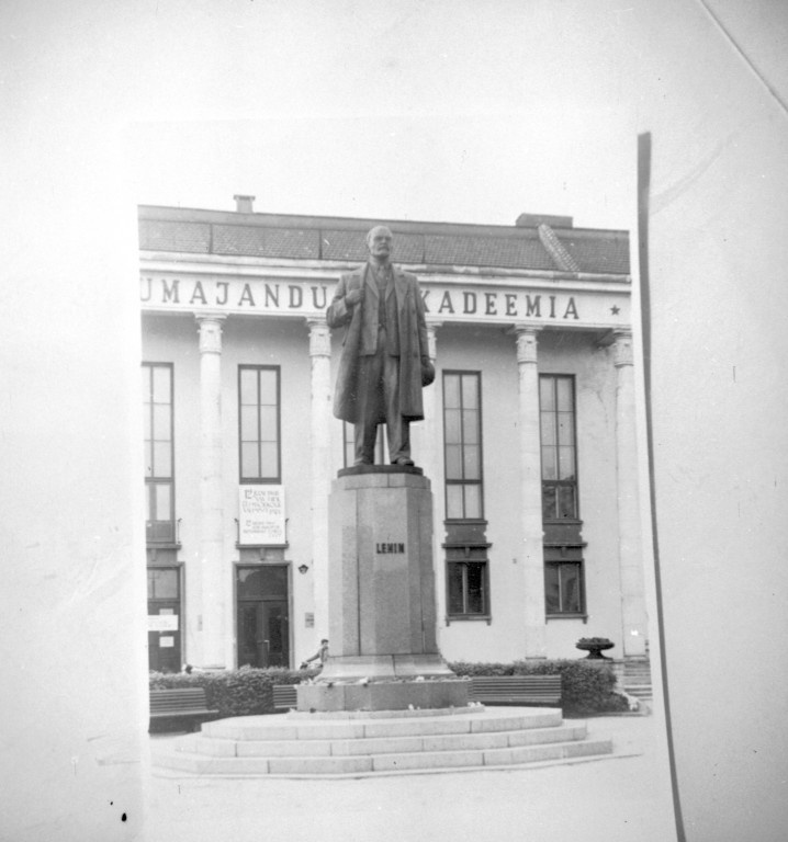 Vladimir Iljitš Lenin monument Tartu County Tartu City at the corner of Riga mnt and Võru tn