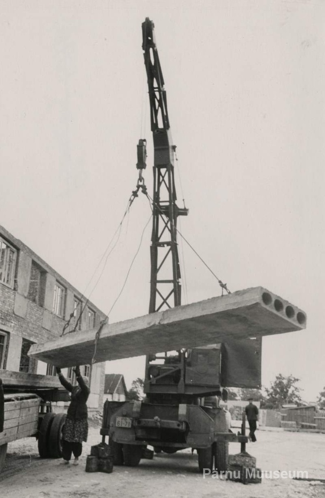 Foto, H.Rannau 1957, Pärnu ehitustelt 1957. aastal.