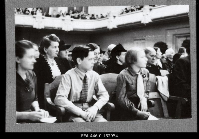 [Emadepäeva] aktus Estonia kontserdisaalis.