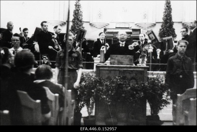 [Emadepäeva] aktus Estonia kontserdisaalis.  duplicate photo