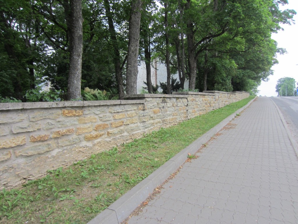 Border wall of Kadrina churchyard