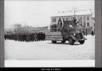 Töötajate rongkäik Suure Sotsialistliku Oktoobrirevolutsiooni XXIII aastapäeval.  similar photo