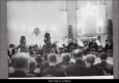 Suure Sotsialistliku Oktoobrirevolutsiooni XXIII aastapäeva kontsert "Estonia" kontserdisaalis.  similar photo