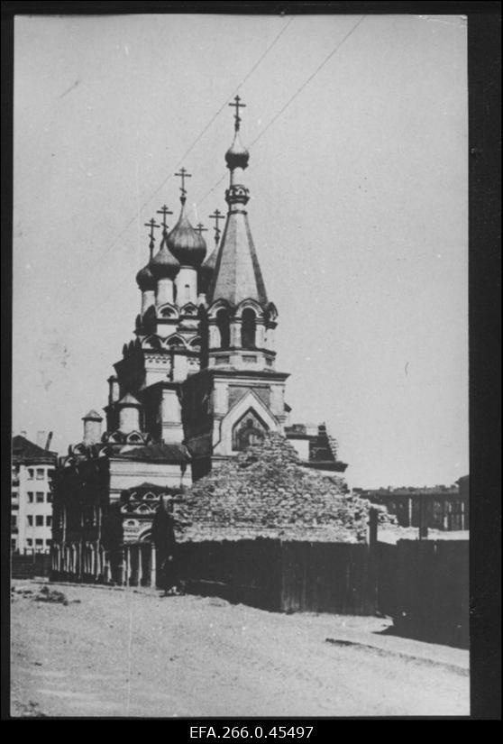 Pronksi tänaval asunud vene kirik enne lammutamist.