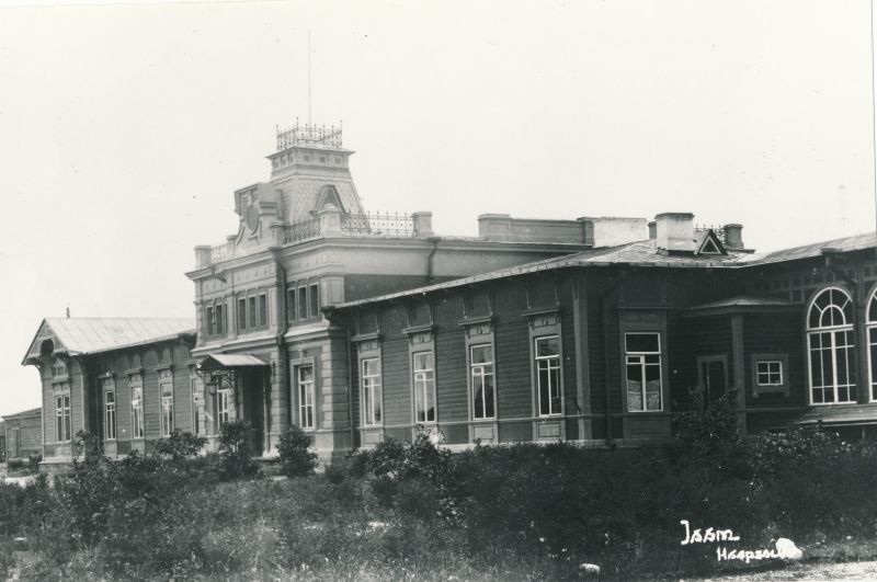 Foto. Haapsalu raudteejaam  1920.-1930. aastatel.