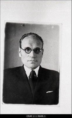 Alfred Udras, töötas 1944. aastast Kiviõli põlevkivi- ja keemiakombinaadi direktorina, hiljem juhtival majandustööl Tallinnas. Portree.  duplicate photo