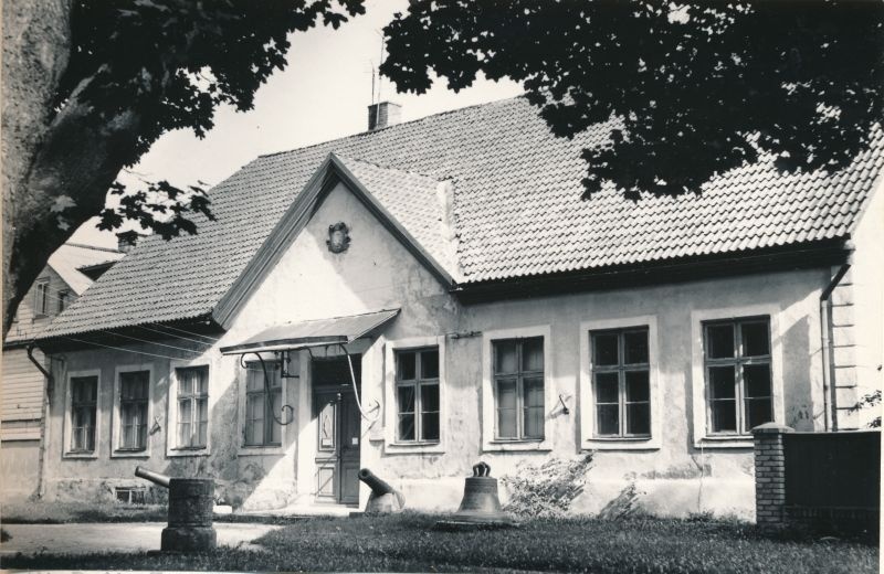 Foto. Haapsalu Koduloomuuseum (endine raekoda). Foto: I. Möldri, 1974. Mustvalge.