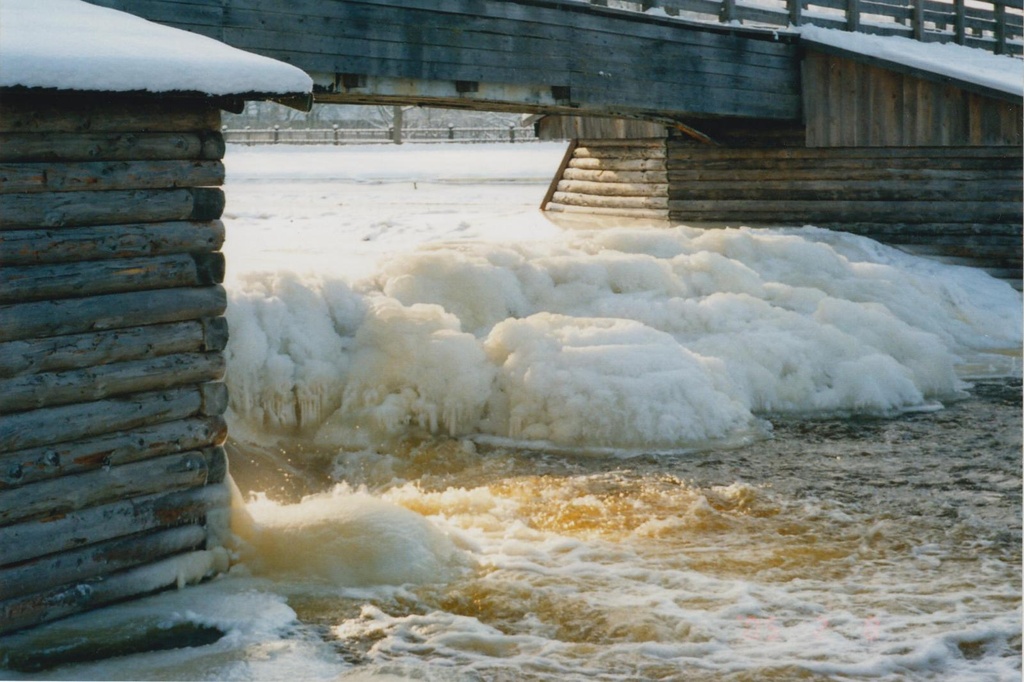 Jää tekkimine Kurgja veskisilla all 2005. a. veebruaris.