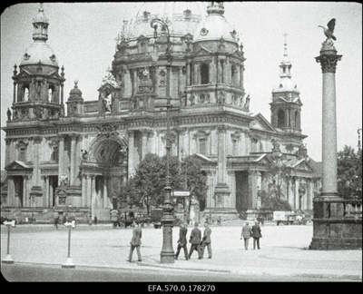 [Hofburgi loss], Habsburgide residents.  duplicate photo