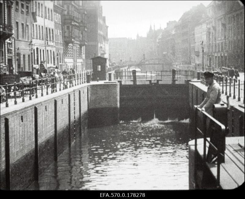 Viini kesklinna läbiv Doonau kanal.