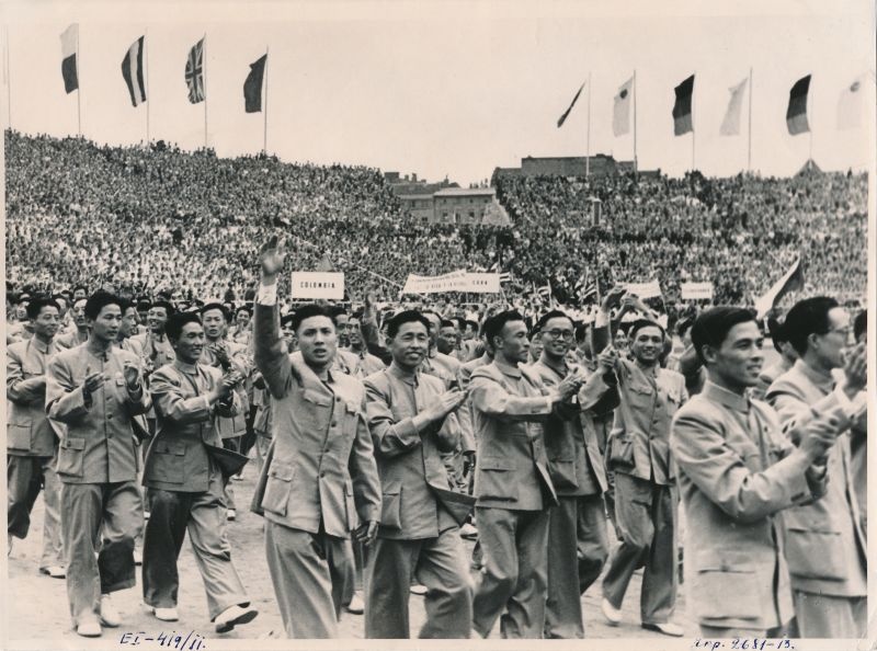 Foto. III ülemaailmne noorsoo- ja üliõpilasfestival Berliinis, osalejate rongkäigus Hiina RV delegatsioon 07.08.1951
