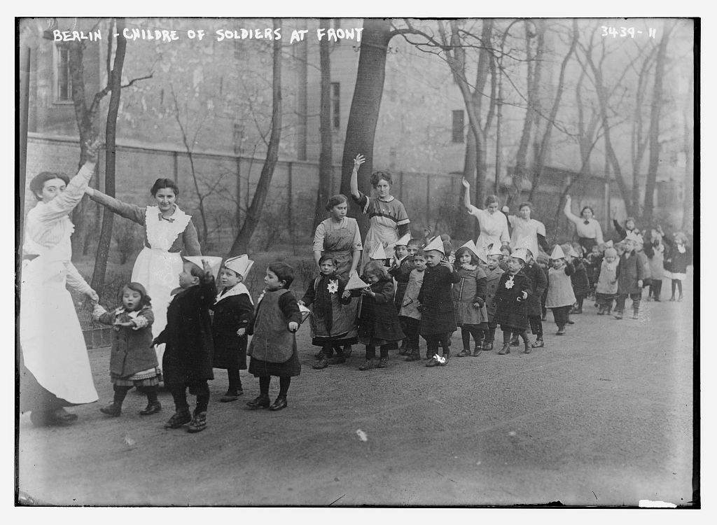 Berlin -- Children of soldiers at front (Loc)