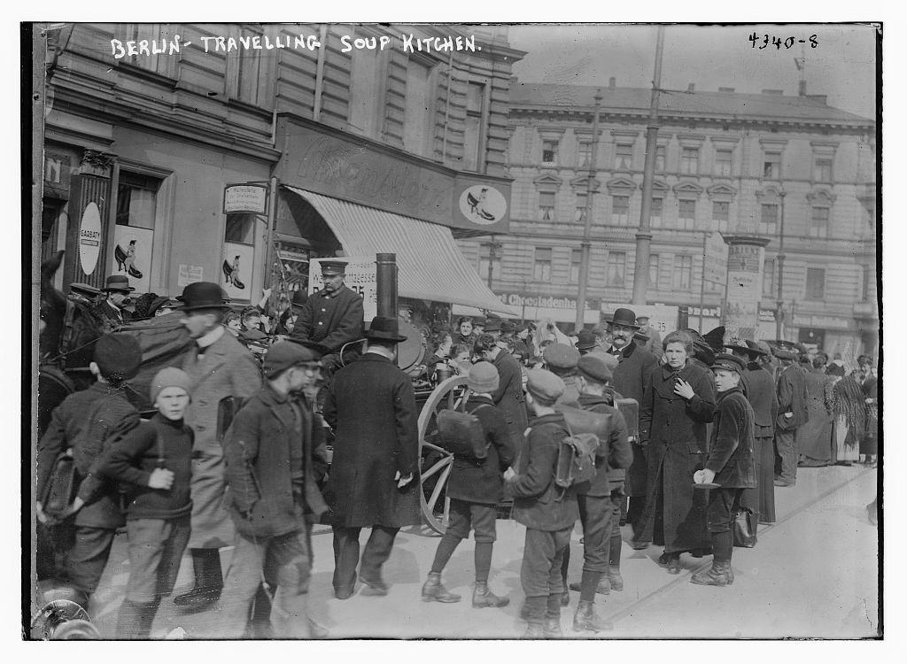 Berlin -- travelling soup kitchen (Loc)