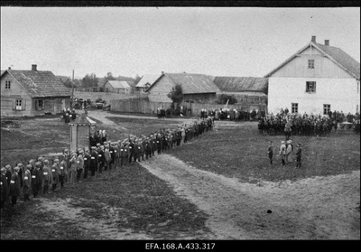 Kaitseliidu Pärnumaa malevkonnad. Õppused, manöövrid, ülevaatused jne.  similar photo