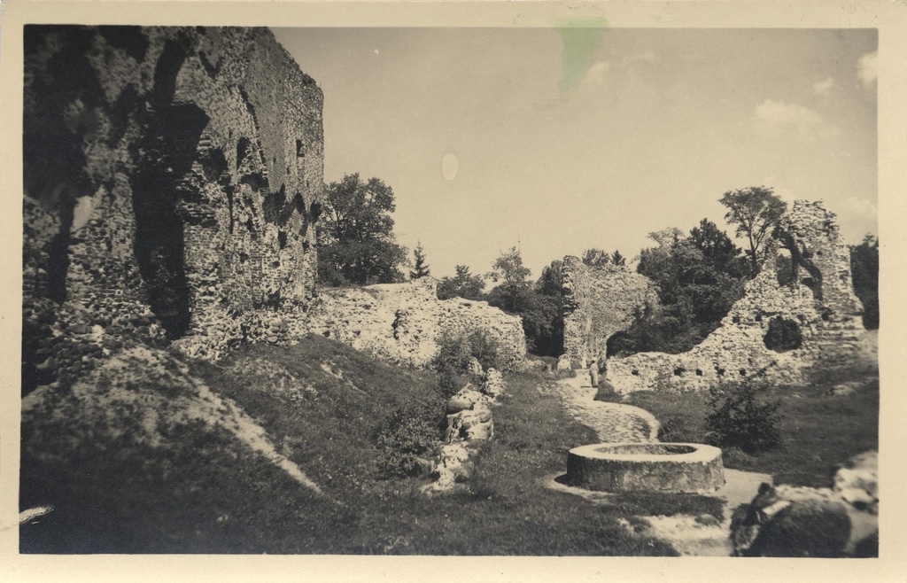 [viljandi castle roofs]