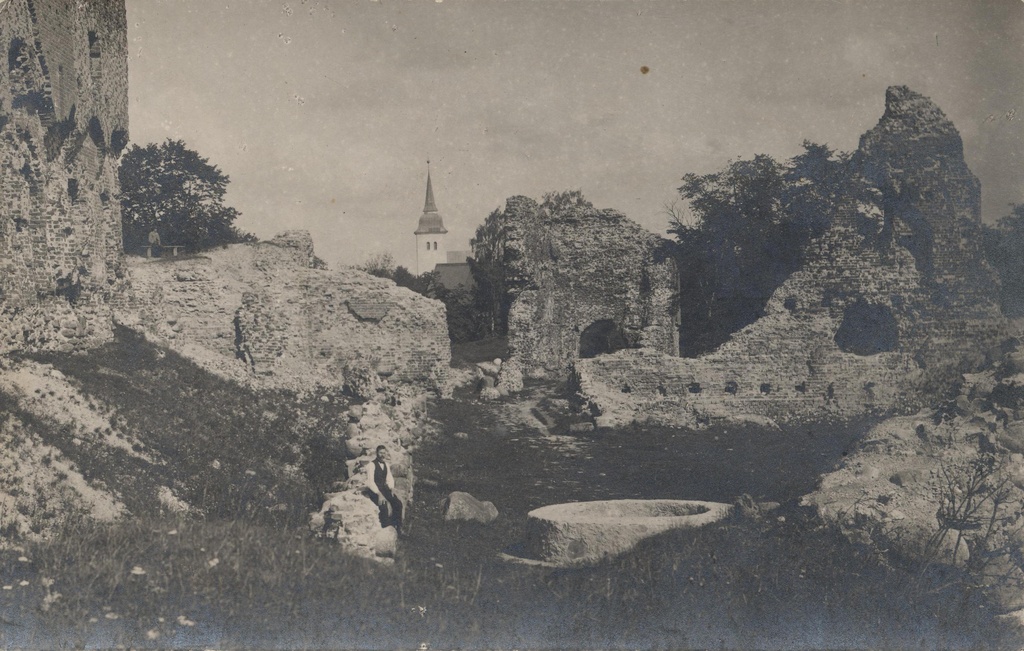 [viljandi castle roofs]