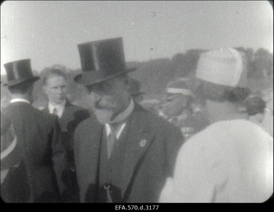 Riigivanem Jaan Tõnisson IX üldlaulupeol.  duplicate photo