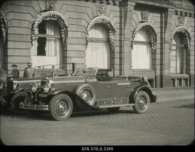 Sõiduauto Berliini tänaval.  duplicate photo