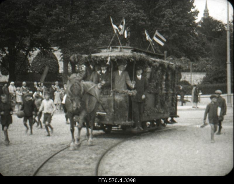 Hoburaudtee (nn. konka) asutamise 40. aastapäeva tähistamine. Konka Vabaduse platsil.