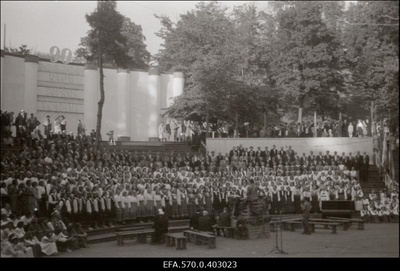 90. juubelilaulupidu Tartus.  similar photo