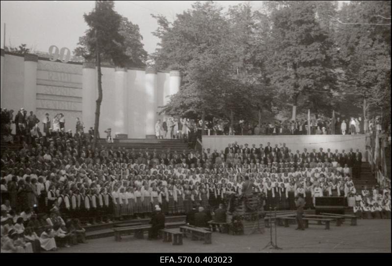 90. juubelilaulupidu Tartus.