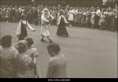 Üldlaulupeo rongkäik.  similar photo