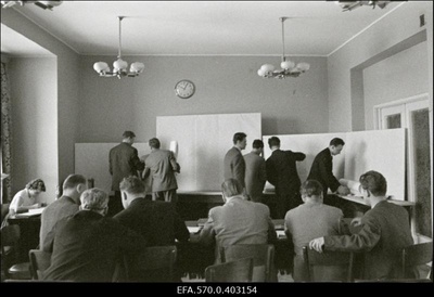 Ants Võrgu diplomitöö kaitsmine Tallinna Polütehnilises Instituudis.  similar photo