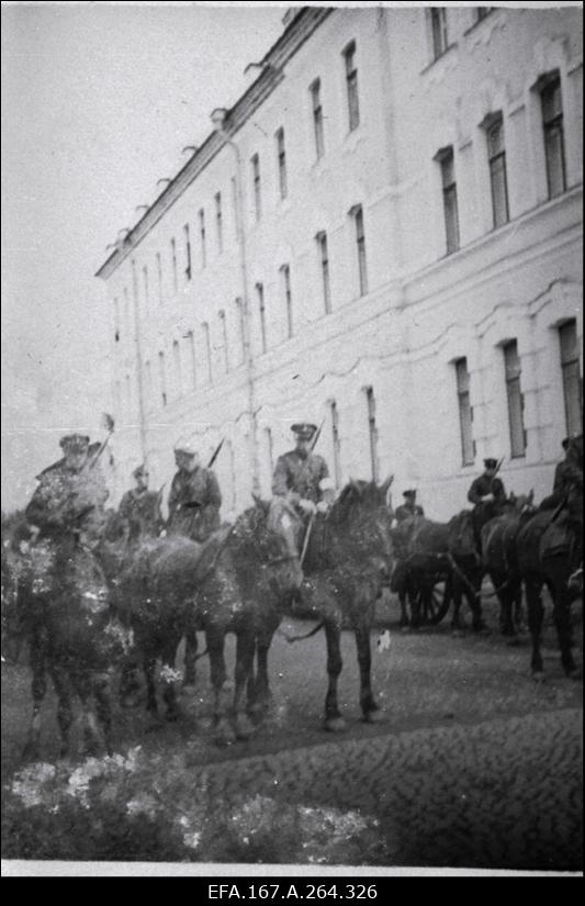 Kaitseliidu Narva malev. Narva kaitseliitlased tähistavad 1. maid. Narva maleva 1. aastapäev. Narva linna spordiväljaku avavõistlused. Maleva õppused, manöövrid, laskevõistlused, laagrid. Eesti, Soome, Läti Kaitseliidu ülemad Narva maleval külas. Admiral Pitka Narvas. Viru maakonna laulupidu Narvas. Rootsi kroonprints Narvas.