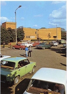 Kuressaare kesklinn, vaade kinole ja parklale  duplicate photo