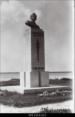 1905.-1907.a. revolutsiooni tegelase Bernhard Laipmanni monument.  similar photo