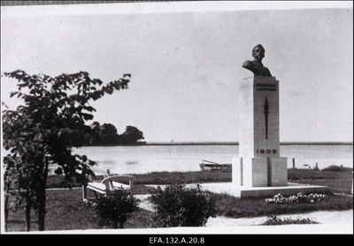 Skulptor Roman Haavamäe loodud 1905.-1907.a. revolutsiooni tegelase Bernhard Laipmanni monument.  duplicate photo