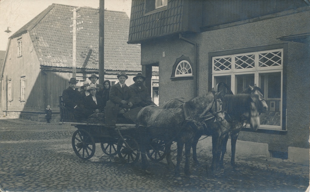 foto, Viljandi Koidu ja Posti tn ristmik, J.Rieti maja u 1930