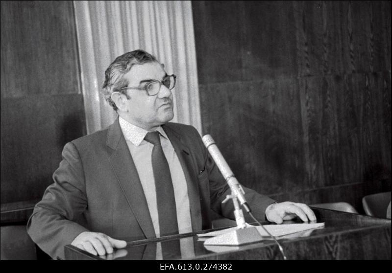 Nõupidamine Standardite Komitees.