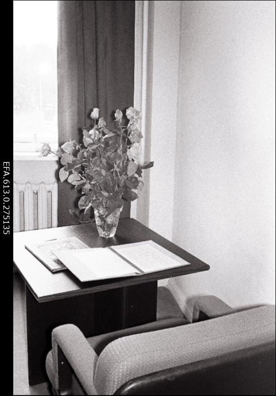 "Klementis" sotskohustuste allakirjutamine (koos minister Kraft, asetäitja Rebane ja Vabariigi ametiühingu komitee esimees J. Veskimäe).