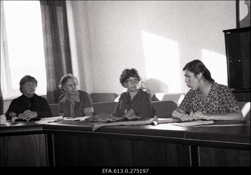 Klementi kvalifikatsioonieksamil M. Delski jt, õmbluskombinaat, E. Kuusarule (õppekombinadis).