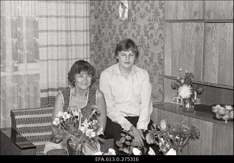 Perekond Sireli ("Linda") kodus.