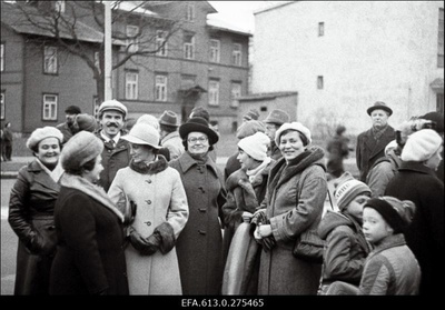 Oktoobrirongkäik. Igor Jakobsoni viimane tööpäev PI (Projekteerimisinstituudi jsk-s).  similar photo