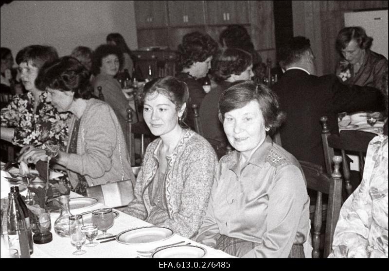 Sindi-150, pidustused.